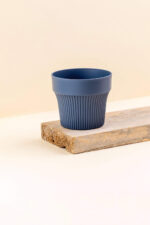 cache-pot-plastique-recycle-tiny-lagoon-bleu-diametre-11-5cm-cote Cache-pot en plastique recyclé Tiny lagoon bleu de diamètre 11,5 cm vue de côté