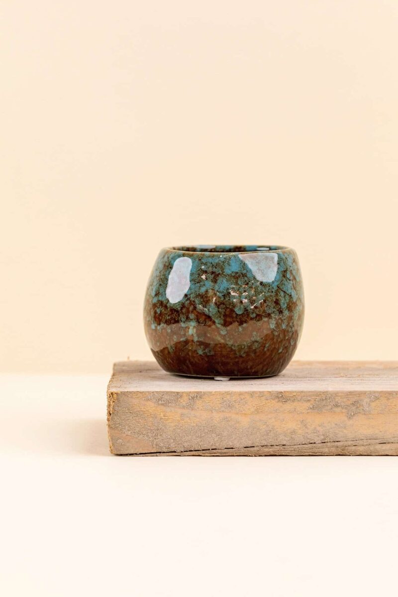 Cache-pot en céramique Stacy bleu et rouille de diamètre 6 cm vue de face