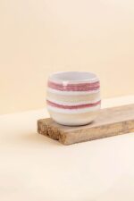 cache-pot-ceramique-wavy-rose-diametre-12cm-cote Cache-pot en céramique Wavy rose de diamètre 12 cm vue de côté