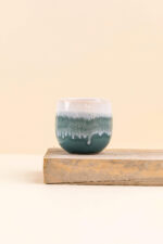 Cache-pot en céramique Wavy turquoise de diamètre 6 cm vue de face