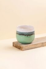cache-pot-ceramique-wavy-vert-eau-diametre-12cm-cote Cache-pot en céramique Wavy vert d’eau de diamètre 12 cm vue de côté