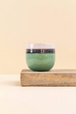 Cache-pot en céramique Wavy vert d’eau de diamètre 6 cm vue de face