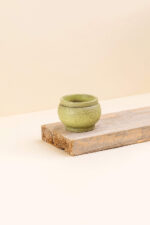 Cache-pot en ciment Héra vert de diamètre 6 cm vue de côté