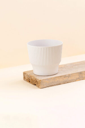 Cache-pot en plastique recyclé Mini snow blanc de diamètre 13 cm vue de côté