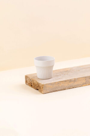 Cache-pot en plastique recyclé Tiny snow blanc de diamètre 7 cm vue de côté