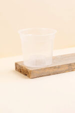 Pot de culture en plastique transparent de 15 cm de diamètre, vue de côté