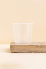 Pot de culture en plastique transparent de 9 cm de diamètre, vue de face