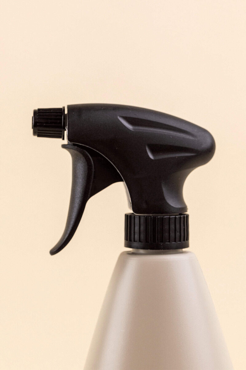 Détail de la tête du pulvérisateur en plastique recyclé Spring 0,75L gris